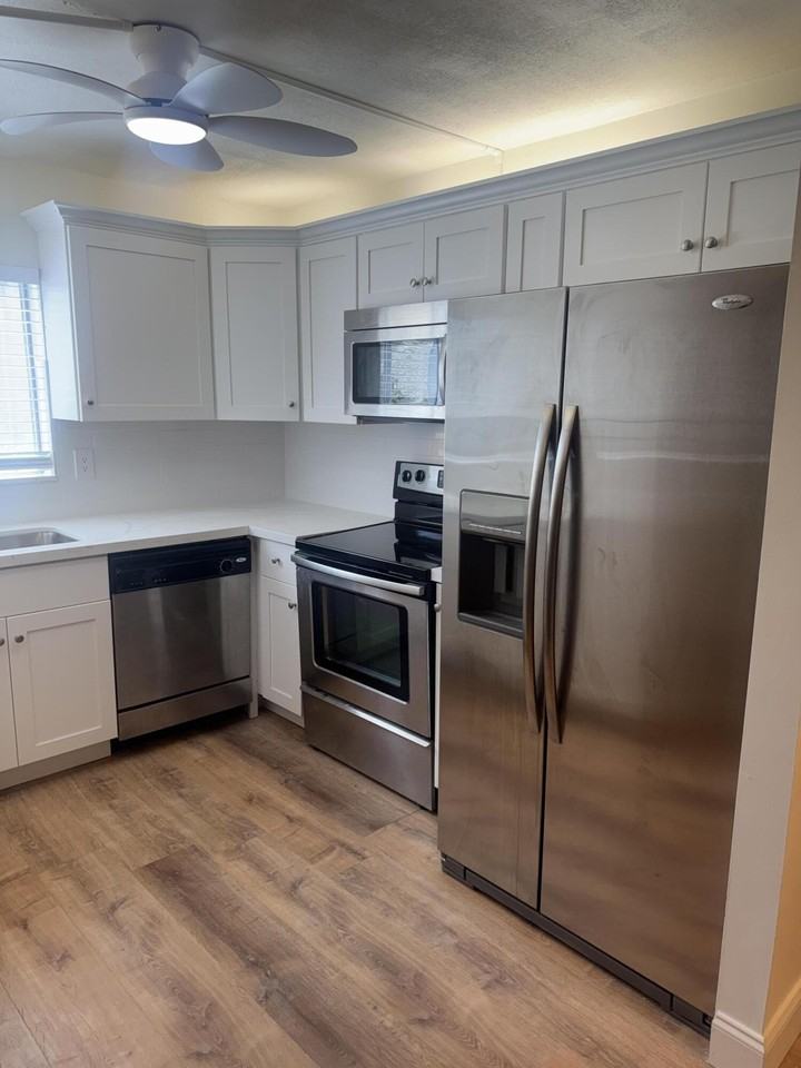 1444 Se Riverside Dr Unit B-7 - Photo 4 of 29