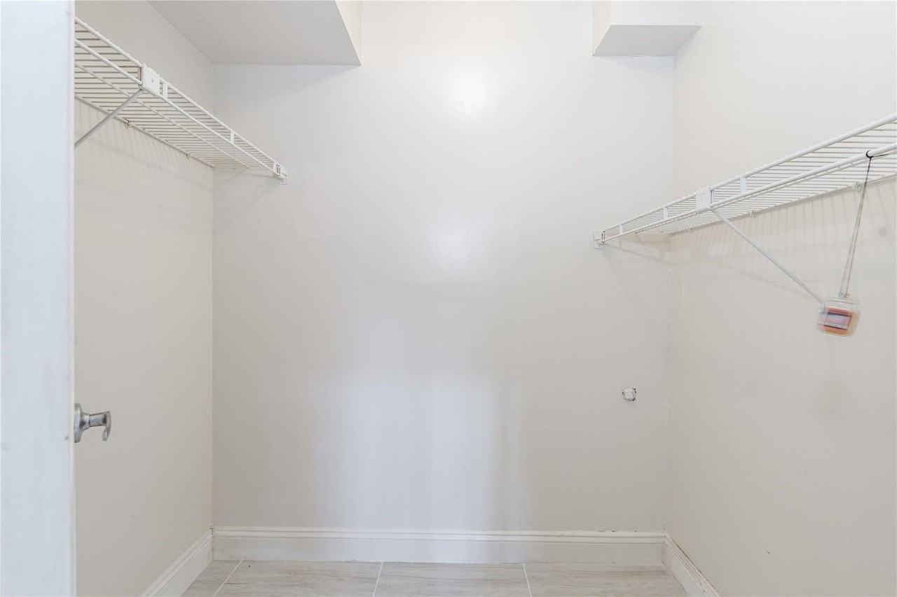 9523 S Hollybrook Lake Dr Apt 107 - Photo 5 of 48