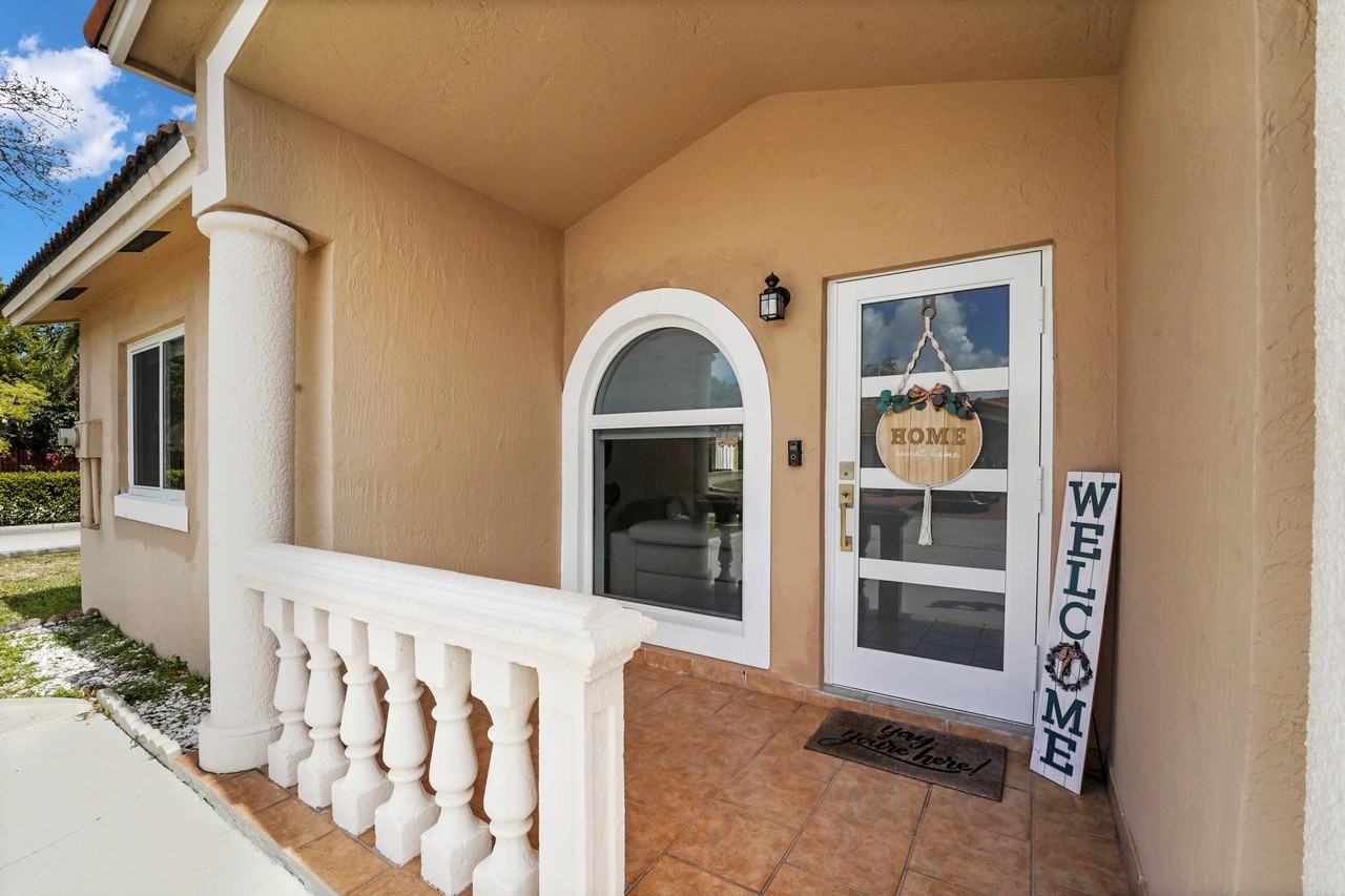 17255 Nw 72nd Ct - Photo 4 of 50