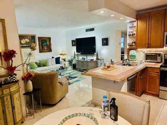 1150 Nw 30th Ct Apt 203 - Photo 2 of 11