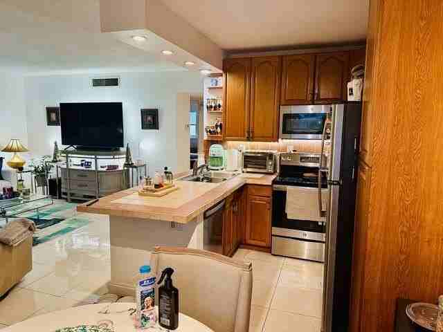 1150 Nw 30th Ct Apt 203 - Photo 6 of 11