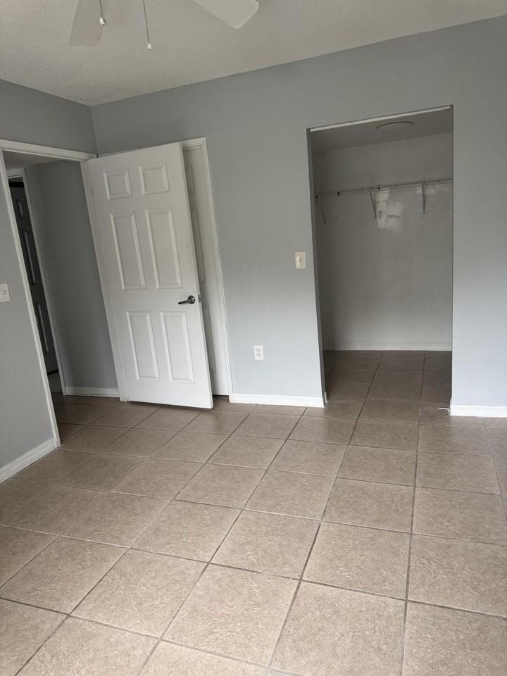 1670 N 42nd Cir Apt 105 - Photo 2 of 7