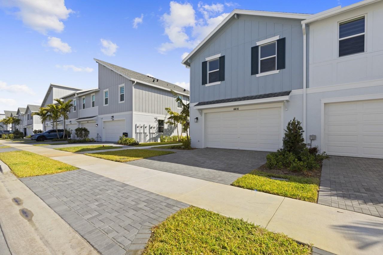 4416 Longwood Lake Sq - Photo 2 of 50