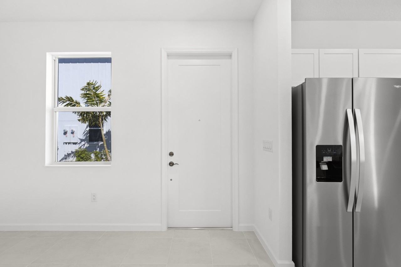 4416 Longwood Lake Sq - Photo 6 of 50