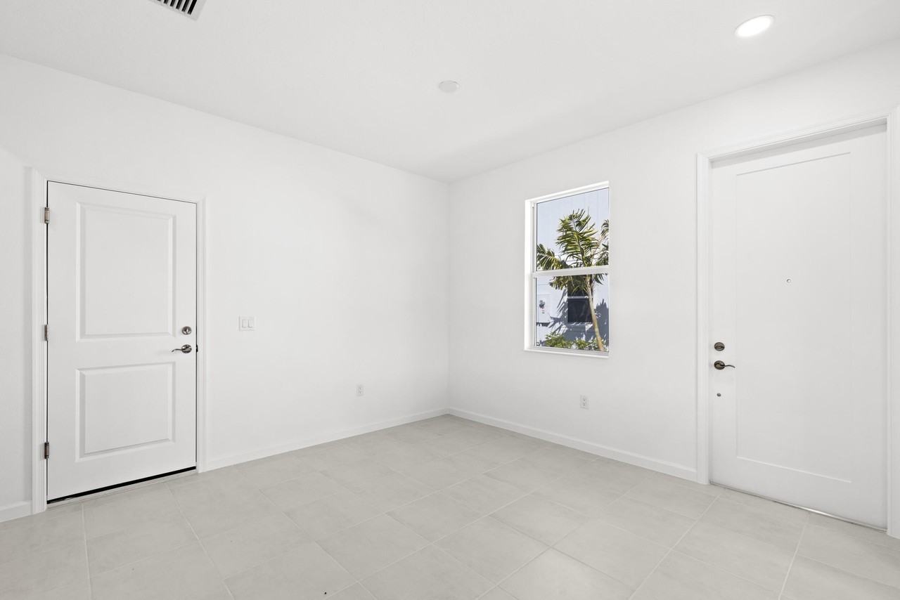 4416 Longwood Lake Sq - Photo 7 of 50