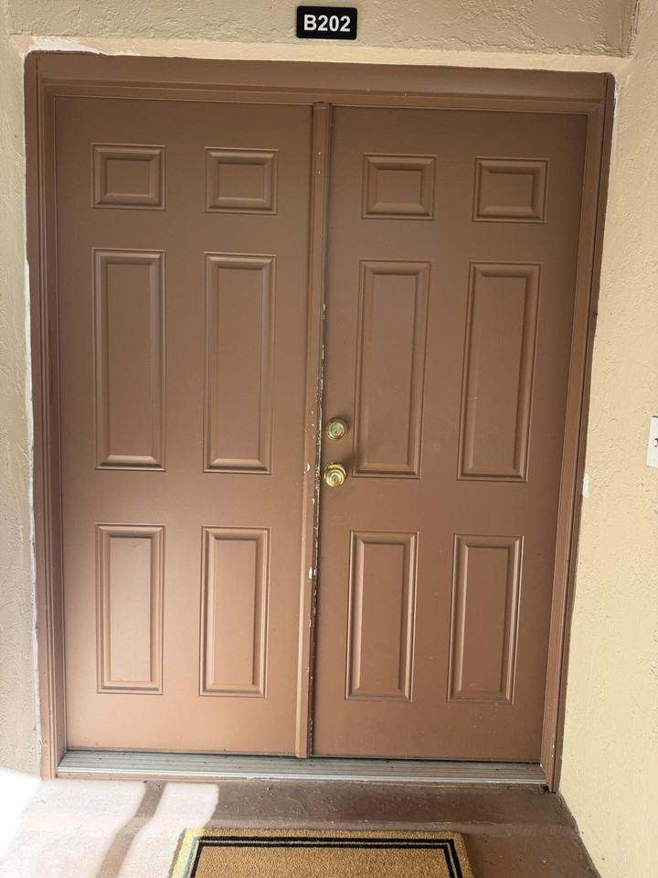 12661 Westhampton Cir - Photo 2 of 25