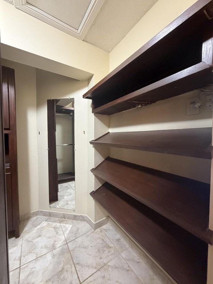 12661 Westhampton Cir - Photo 7 of 25