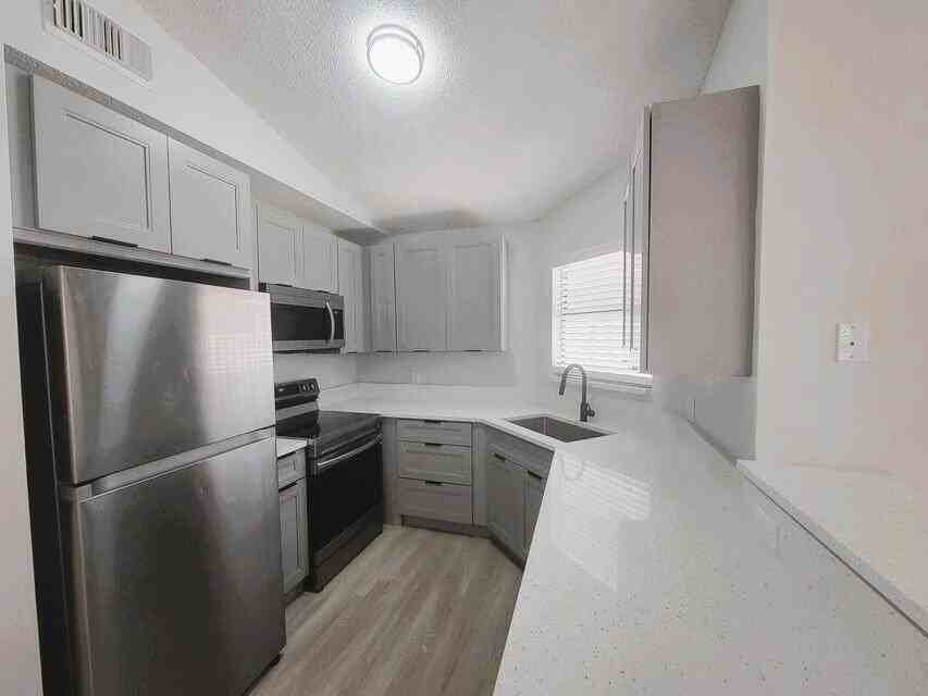 2819 Stoneway Ln - Photo 5 of 17