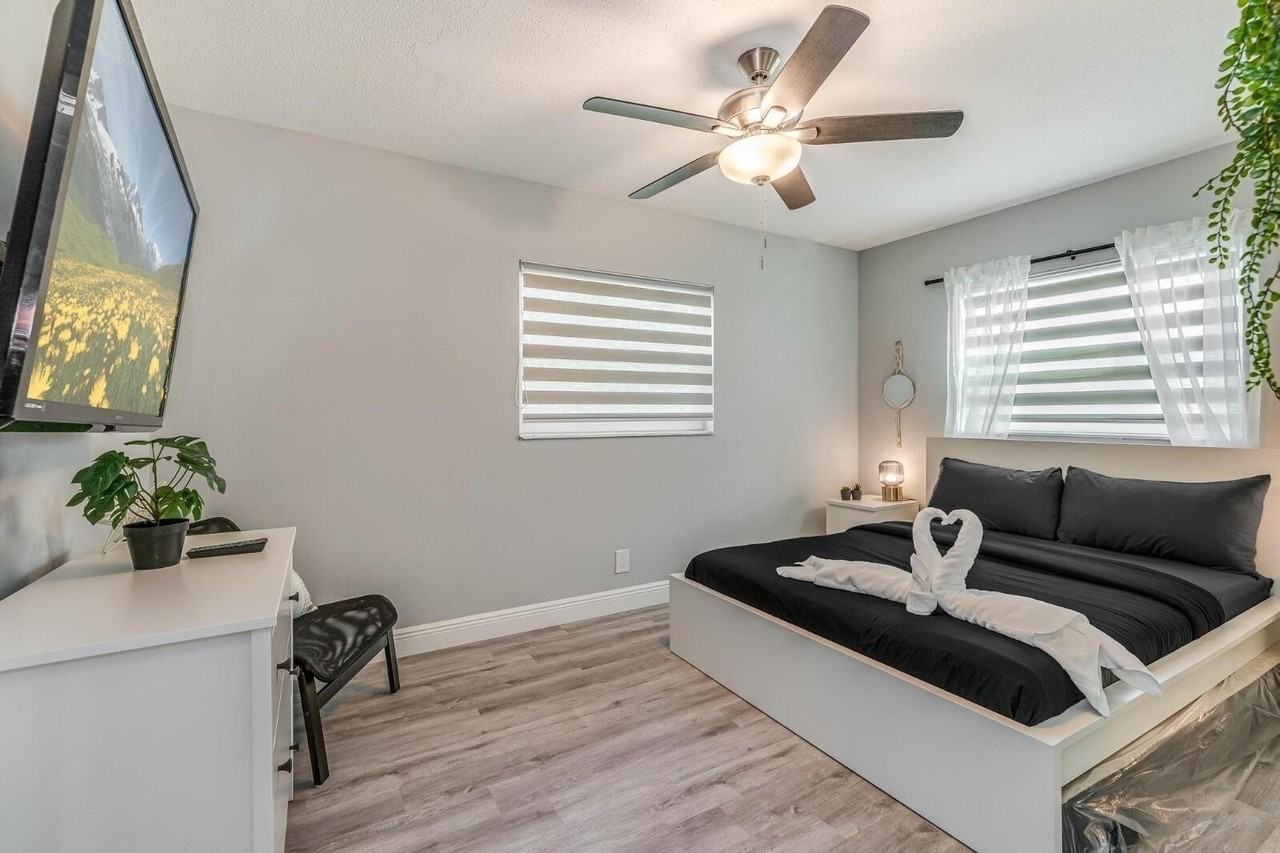 1051 Sw 32nd Ct Unit 1 - Photo 2 of 13