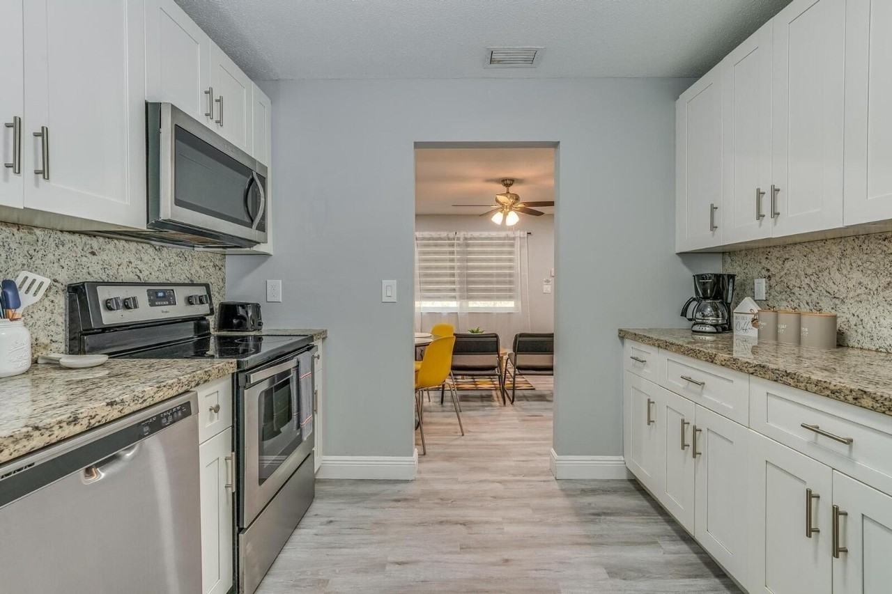 1051 Sw 32nd Ct Unit 1 - Photo 3 of 13