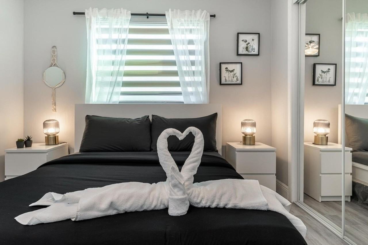 1051 Sw 32nd Ct Unit 1 - Photo 4 of 13