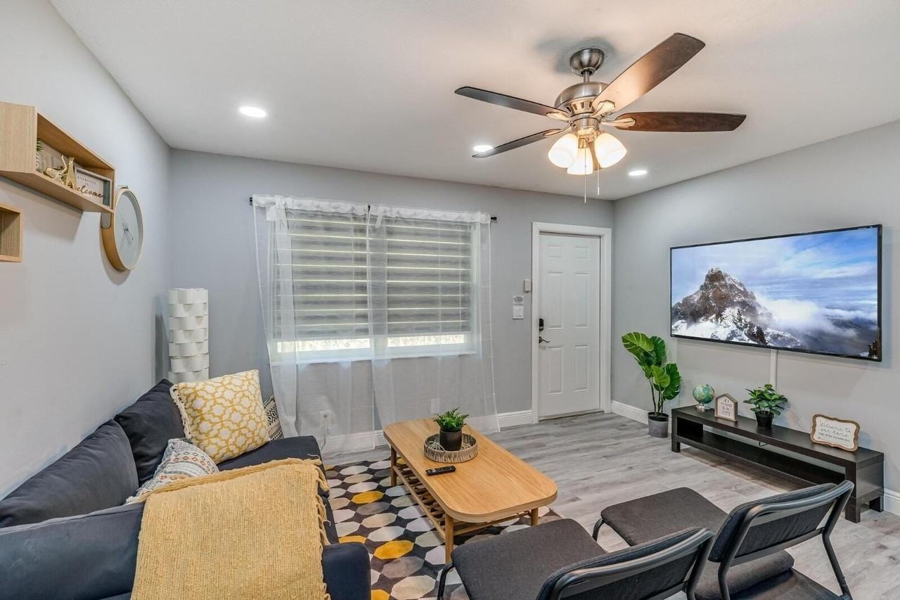 1051 Sw 32nd Ct Unit 1 - Photo 5 of 13