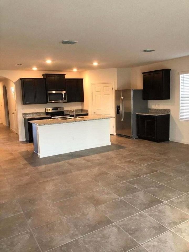 10571 Sw Toren Way - Photo 3 of 12