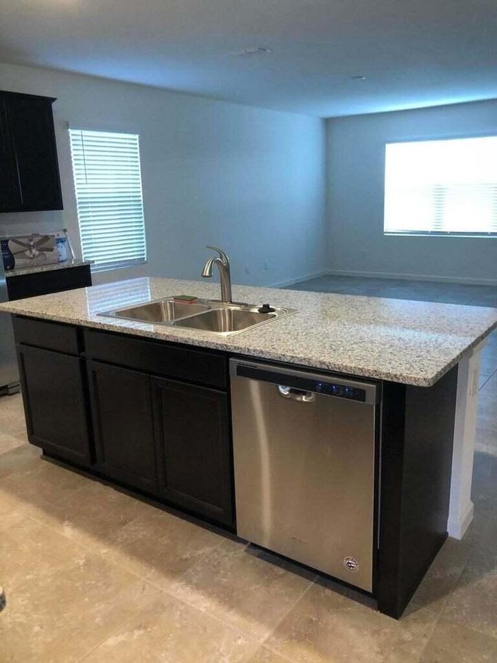 10571 Sw Toren Way - Photo 4 of 12