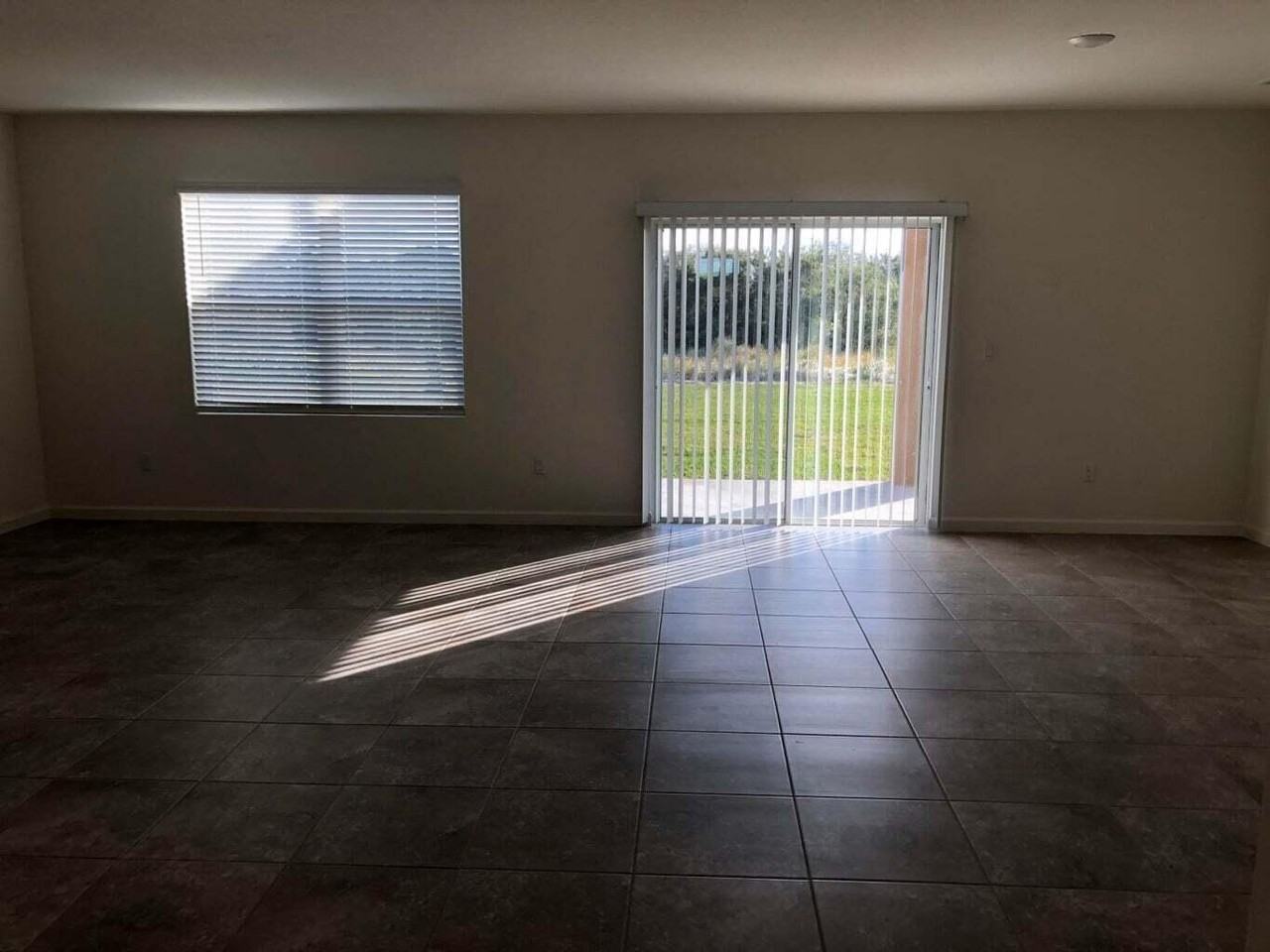 10571 Sw Toren Way - Photo 5 of 12