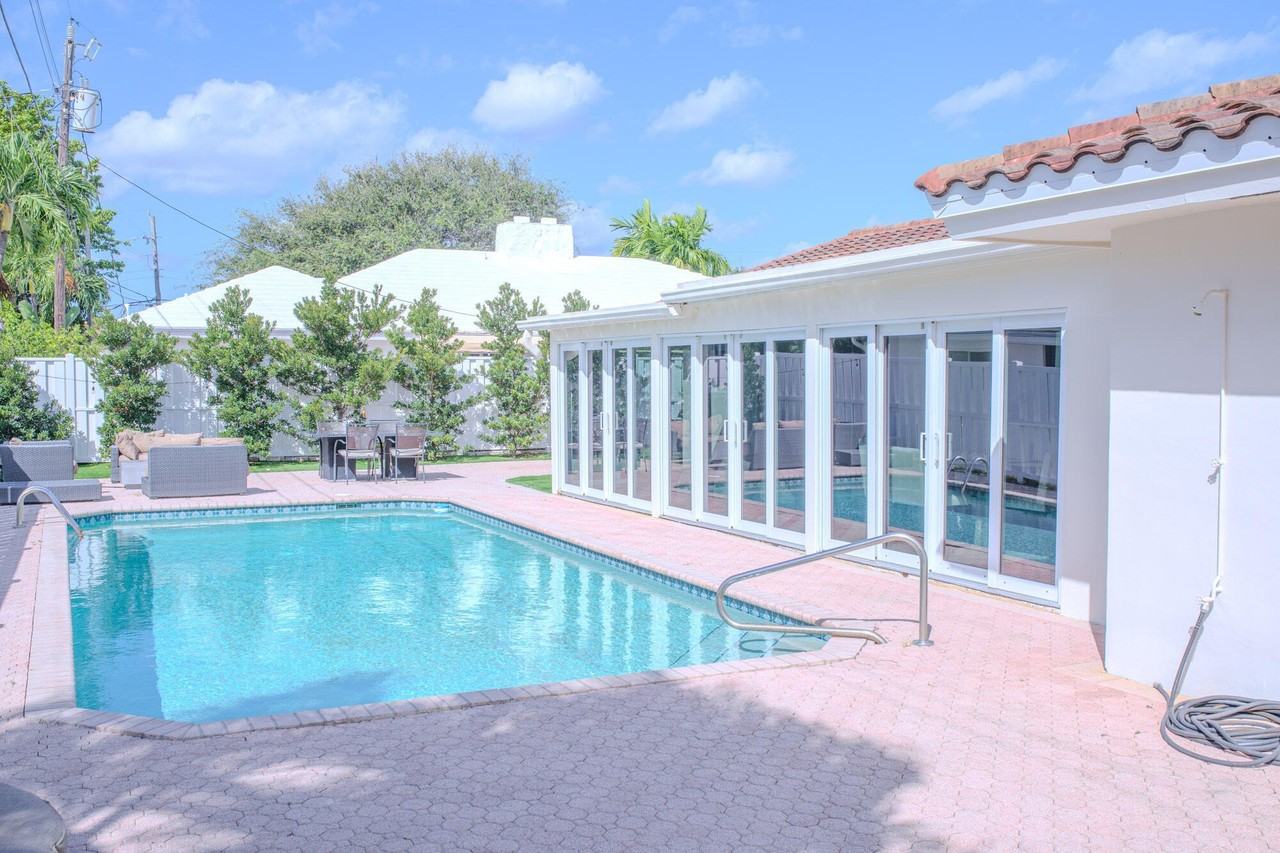 2730 Ne 40th Ct - Photo 2 of 17