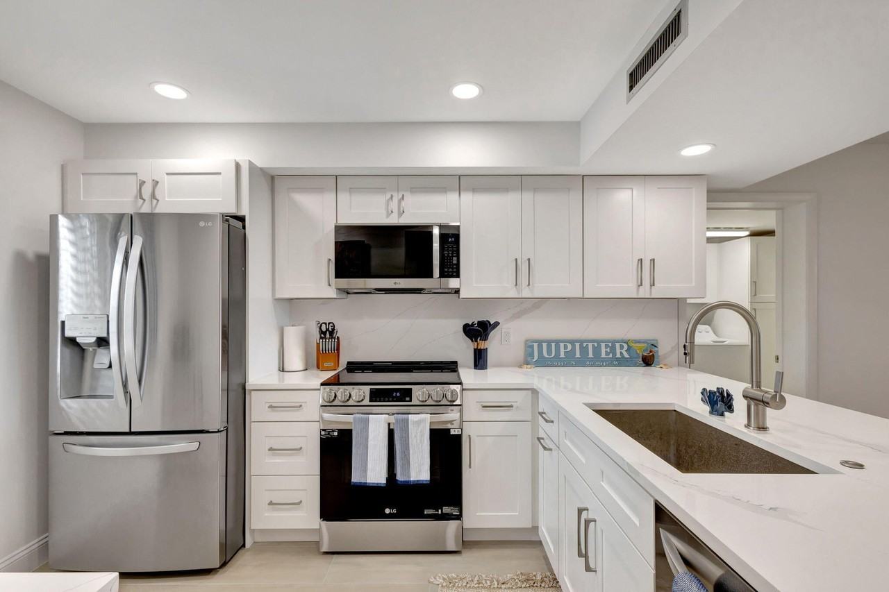 501 S Seas Dr Apt 202 - Photo 4 of 46