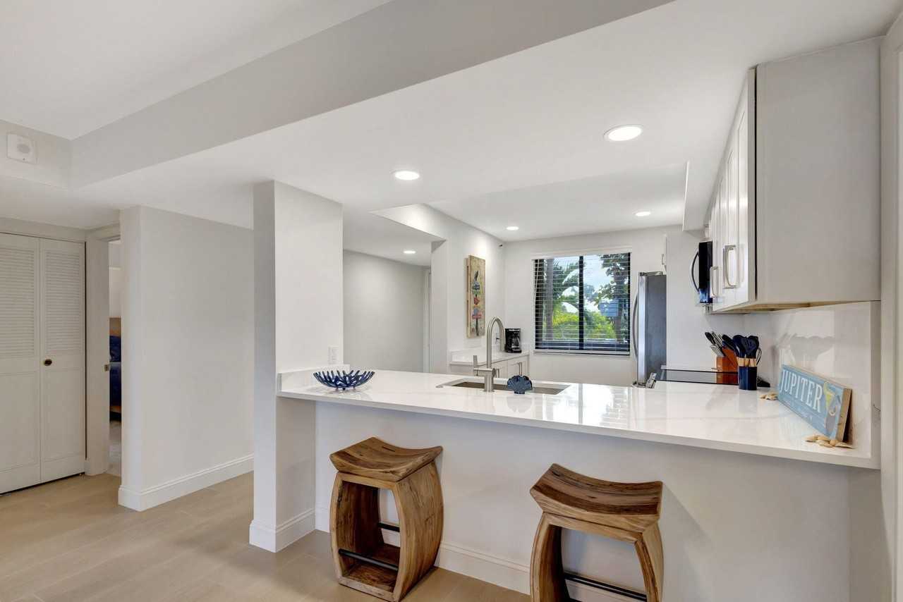 501 S Seas Dr Apt 202 - Photo 6 of 46