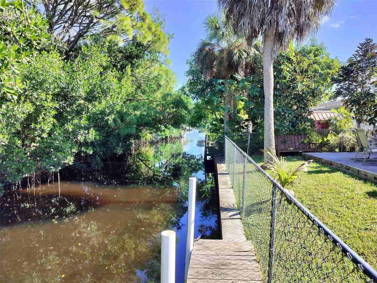 77 Cardinal Dr - Photo 3 of 26