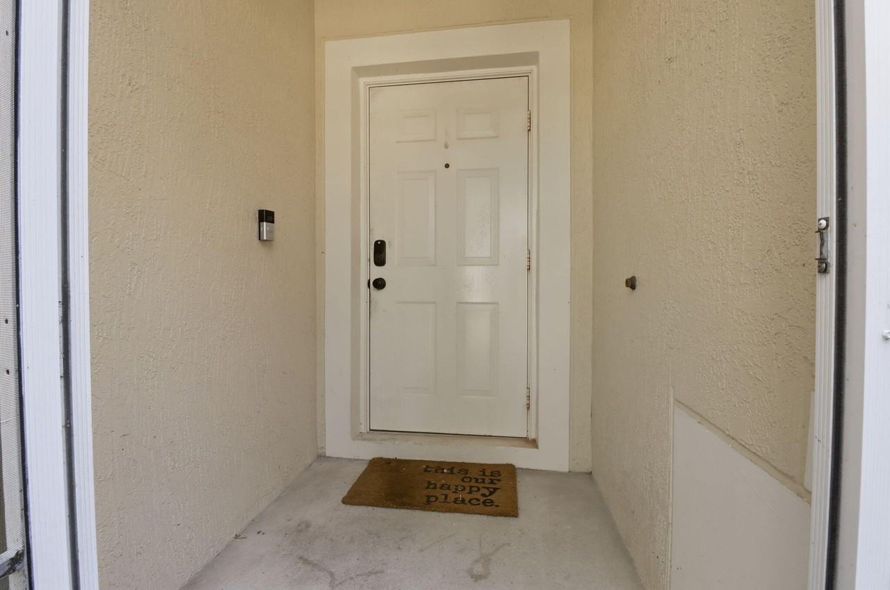 9902 Lago Dr - Photo 4 of 24