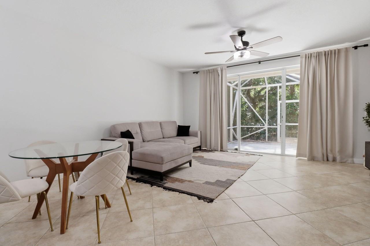 9902 Lago Dr - Photo 5 of 24