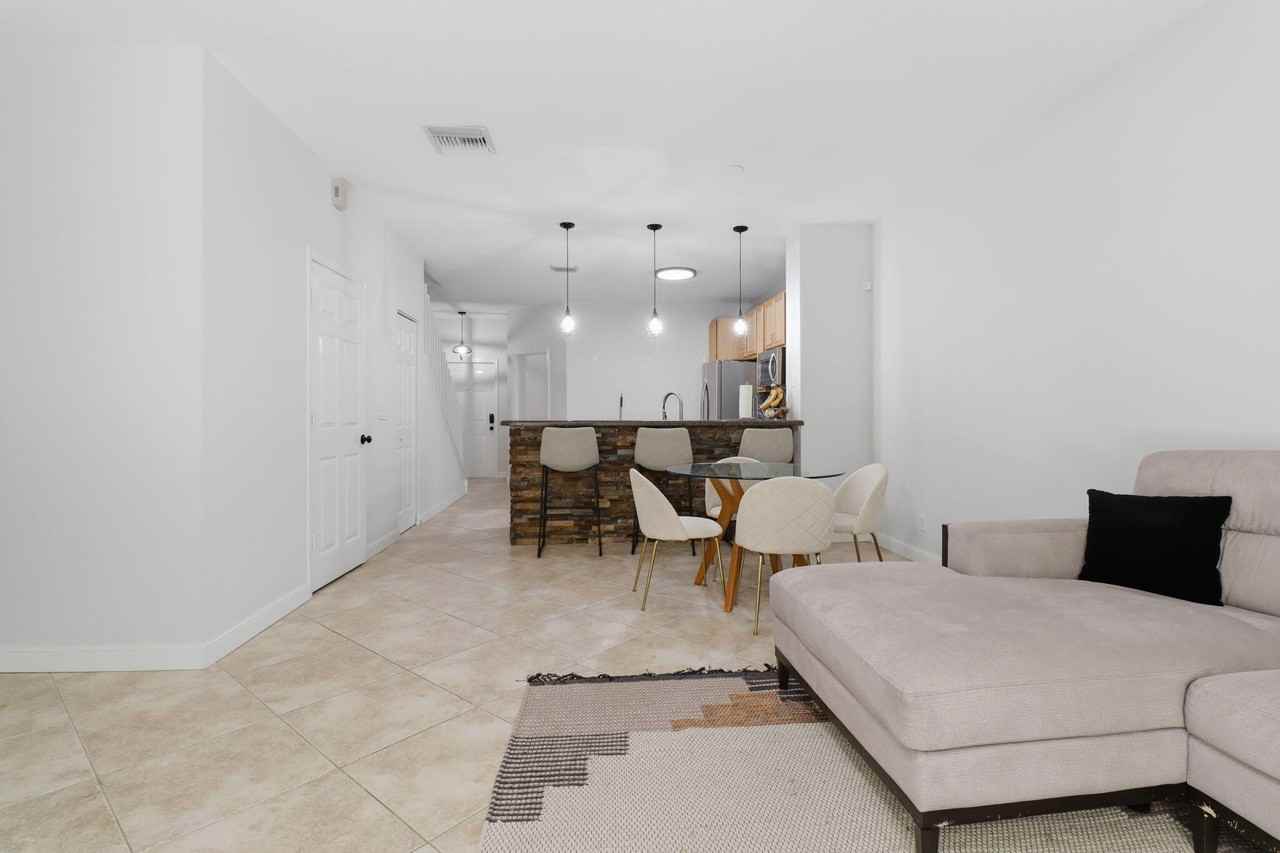 9902 Lago Dr - Photo 7 of 24