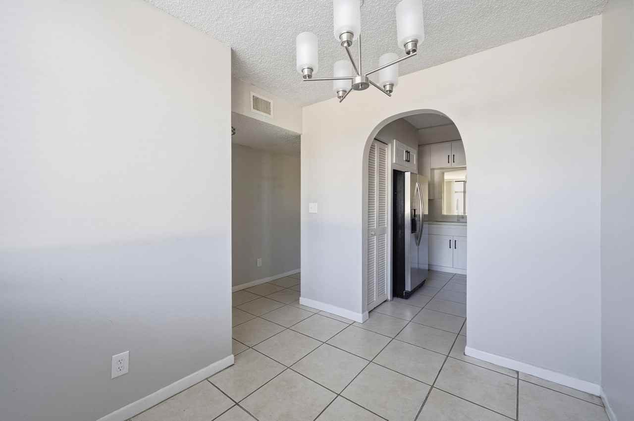 3300 Nw 46th St - Photo 4 of 29