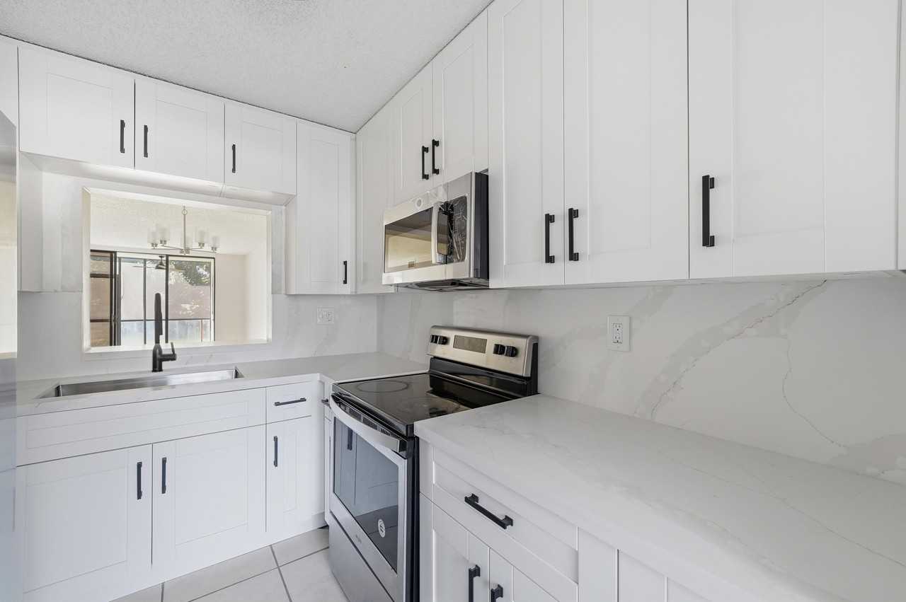 3300 Nw 46th St - Photo 5 of 29