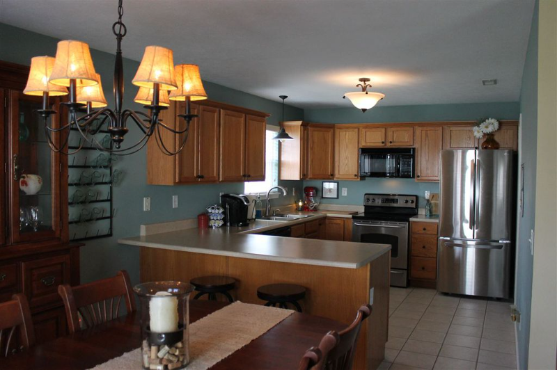 3765 Ellison Dr - Photo 4 of 11