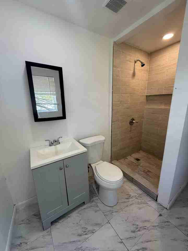 6315 Sw 32nd St - Photo 7 of 13