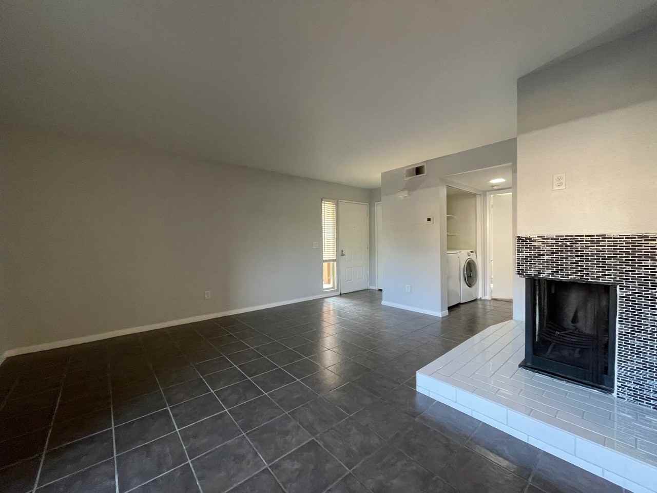 6510 College Grove Dr - Photo 4 of 13