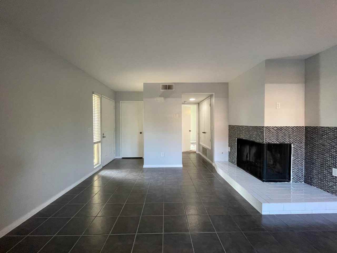 6510 College Grove Dr - Photo 5 of 13