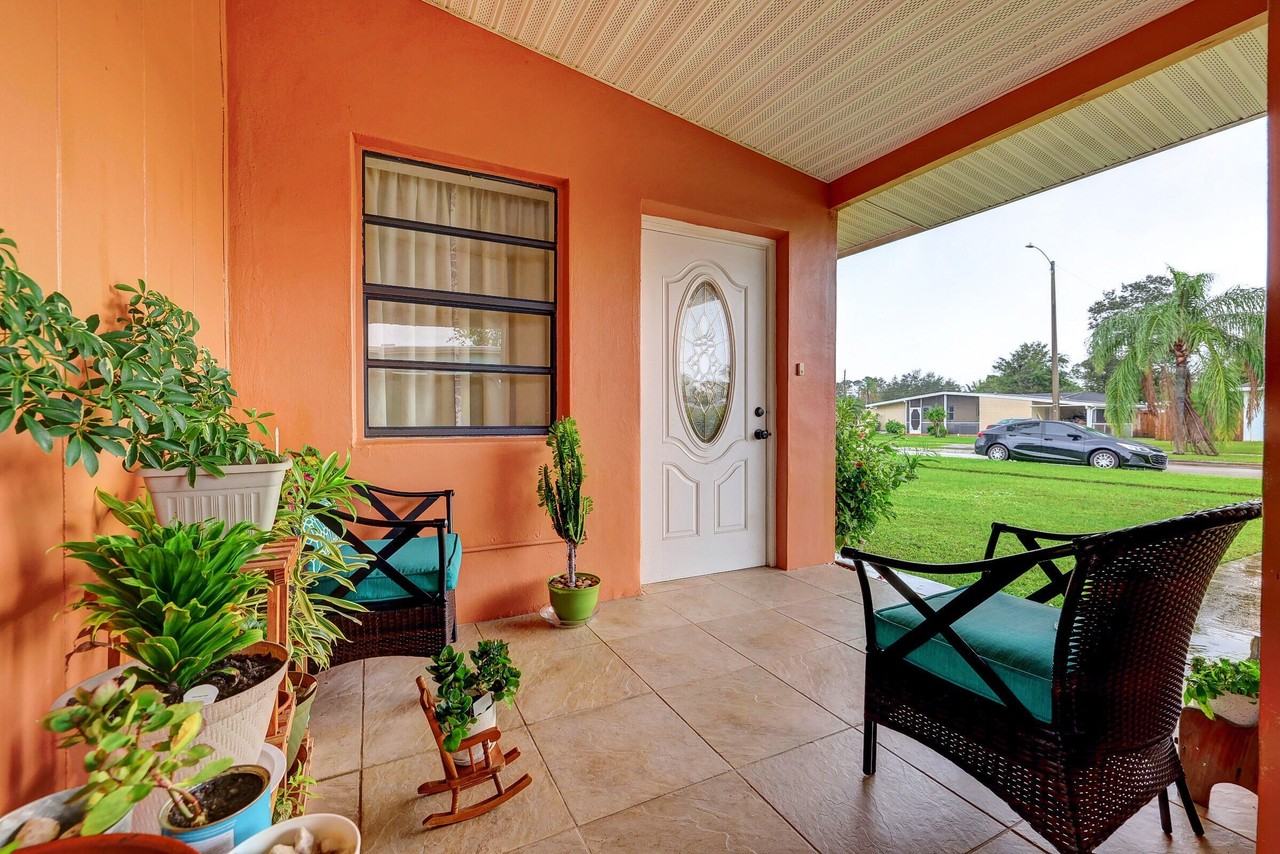 141 Se Serenata Ct - Photo 2 of 15