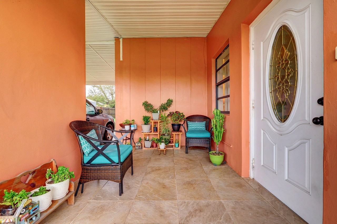 141 Se Serenata Ct - Photo 3 of 15