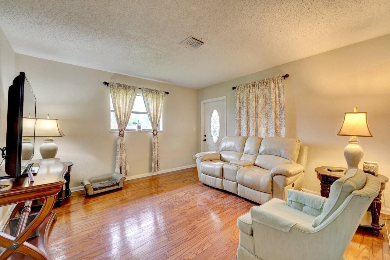 141 Se Serenata Ct - Photo 4 of 15