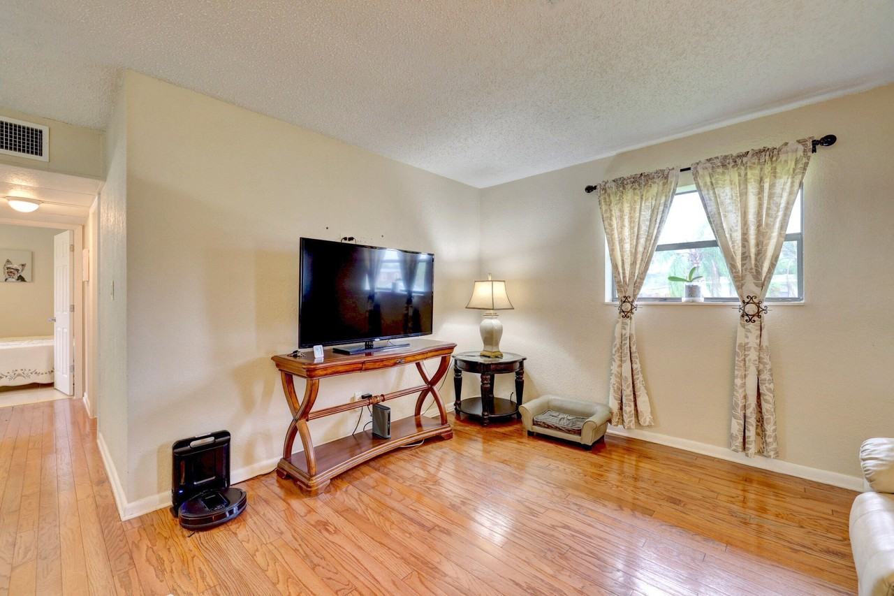 141 Se Serenata Ct - Photo 6 of 15