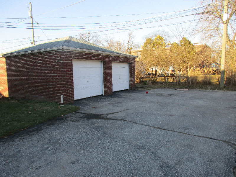 1862 Kentwell Rd - Photo 3 of 19