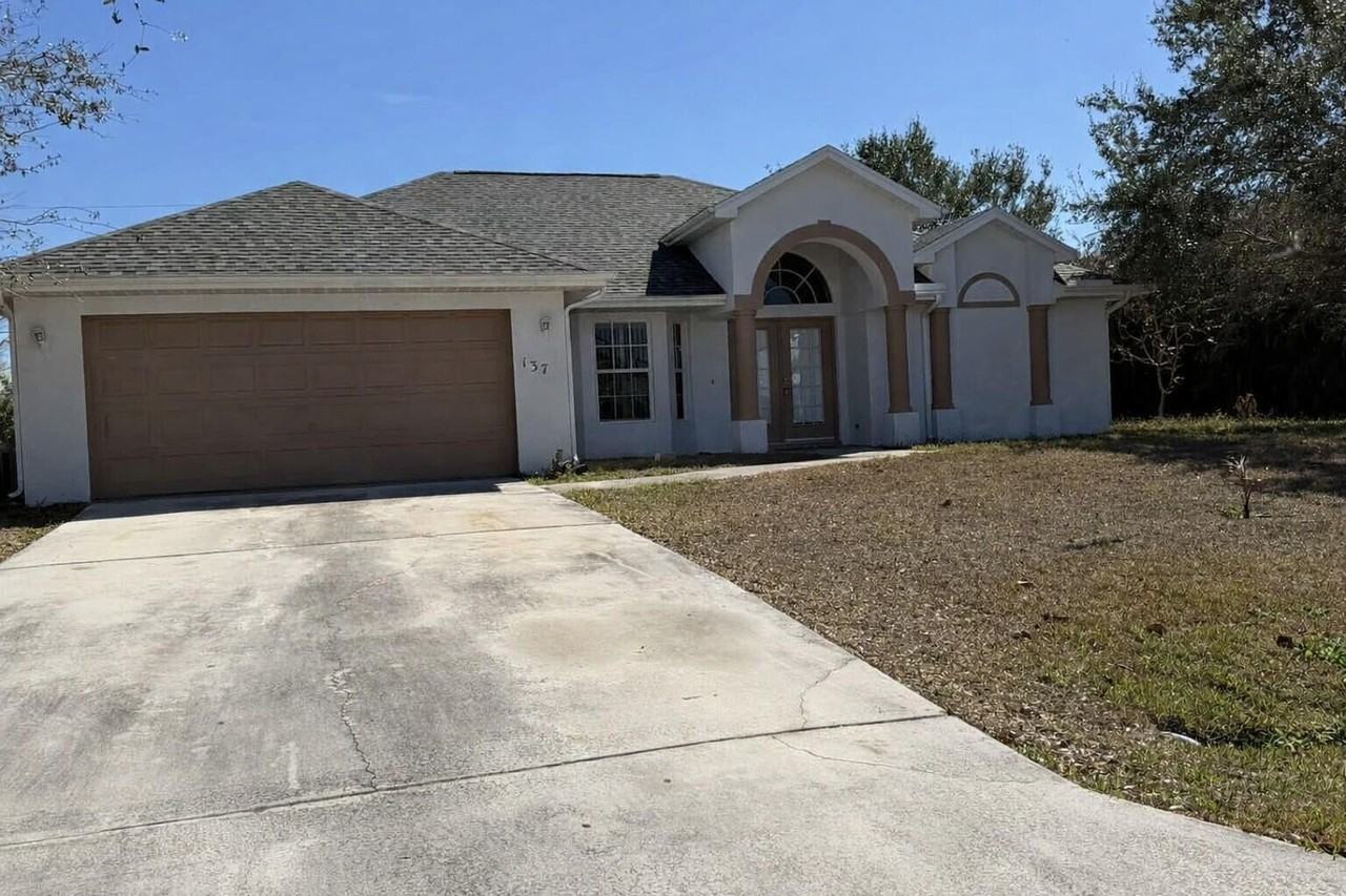 137 Sw Meade Cir