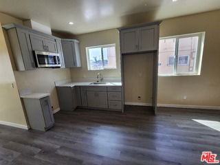 1535 W 80th St - Photo 3 of 8