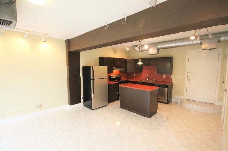 710 S Medina - Photo 3 of 23