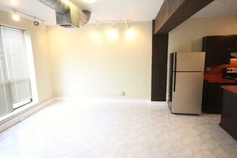 710 S Medina - Photo 4 of 23