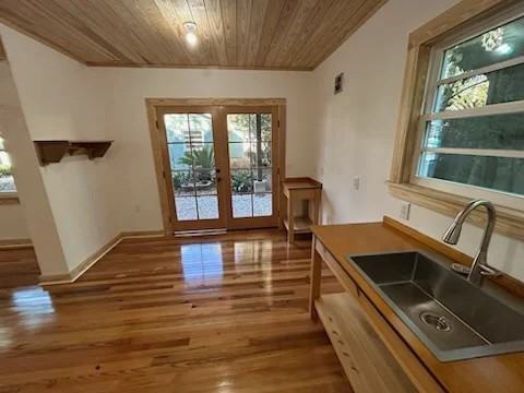 1025 Nw 11th Ave - Photo 3 of 10