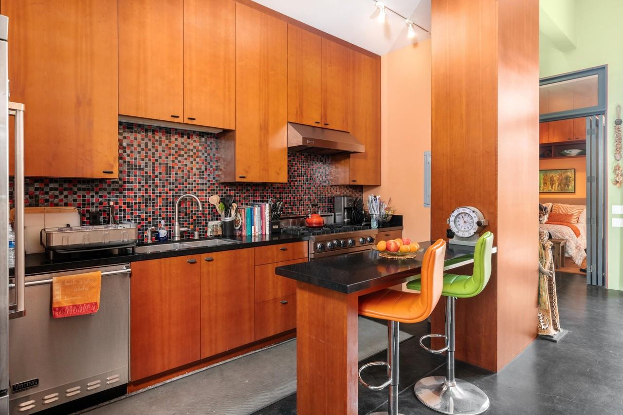 219 Equestrian Ave - Photo 4 of 26