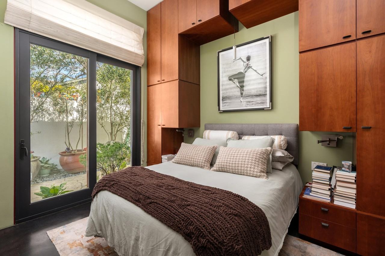 219 Equestrian Ave - Photo 5 of 26