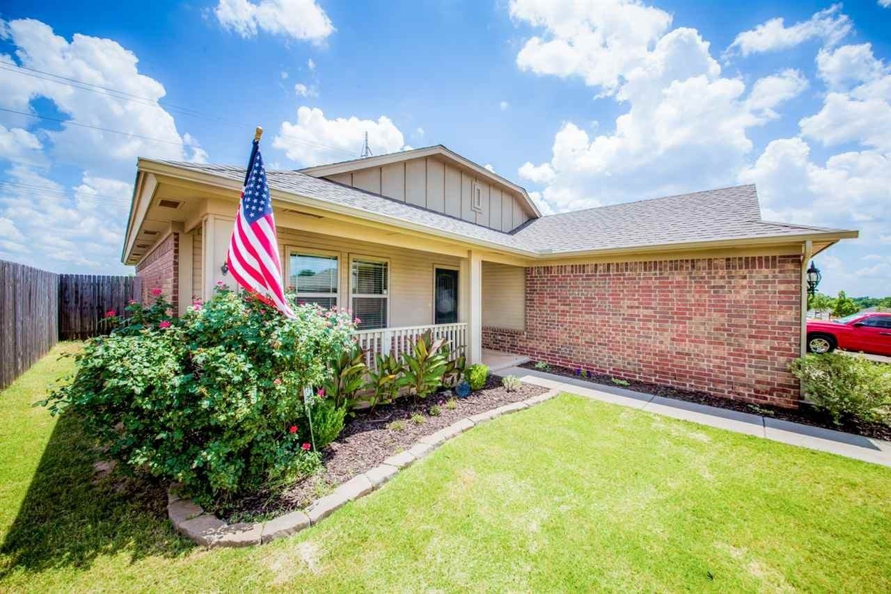 1023 Chandler St - Photo 3 of 28