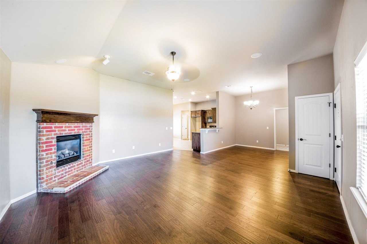 1023 Chandler St - Photo 4 of 28