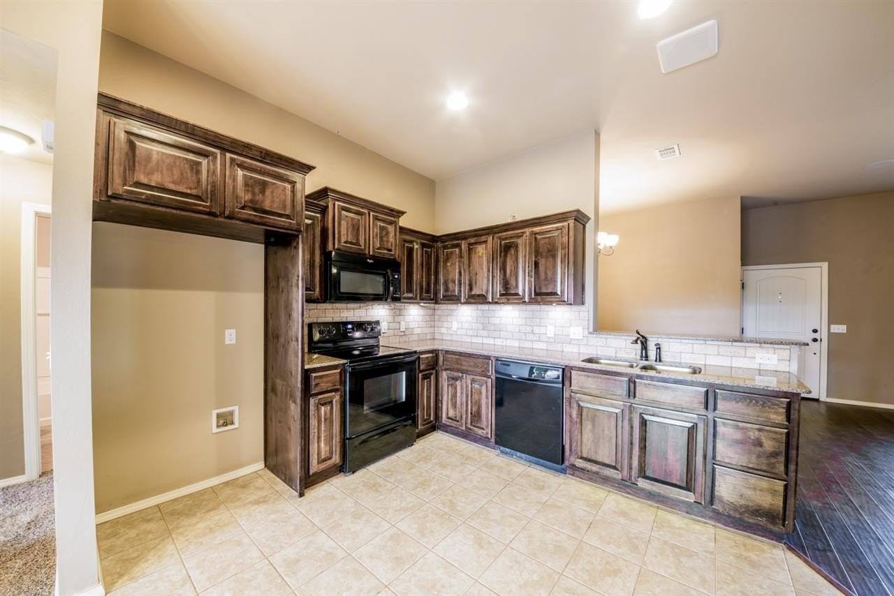 1023 Chandler St - Photo 7 of 28