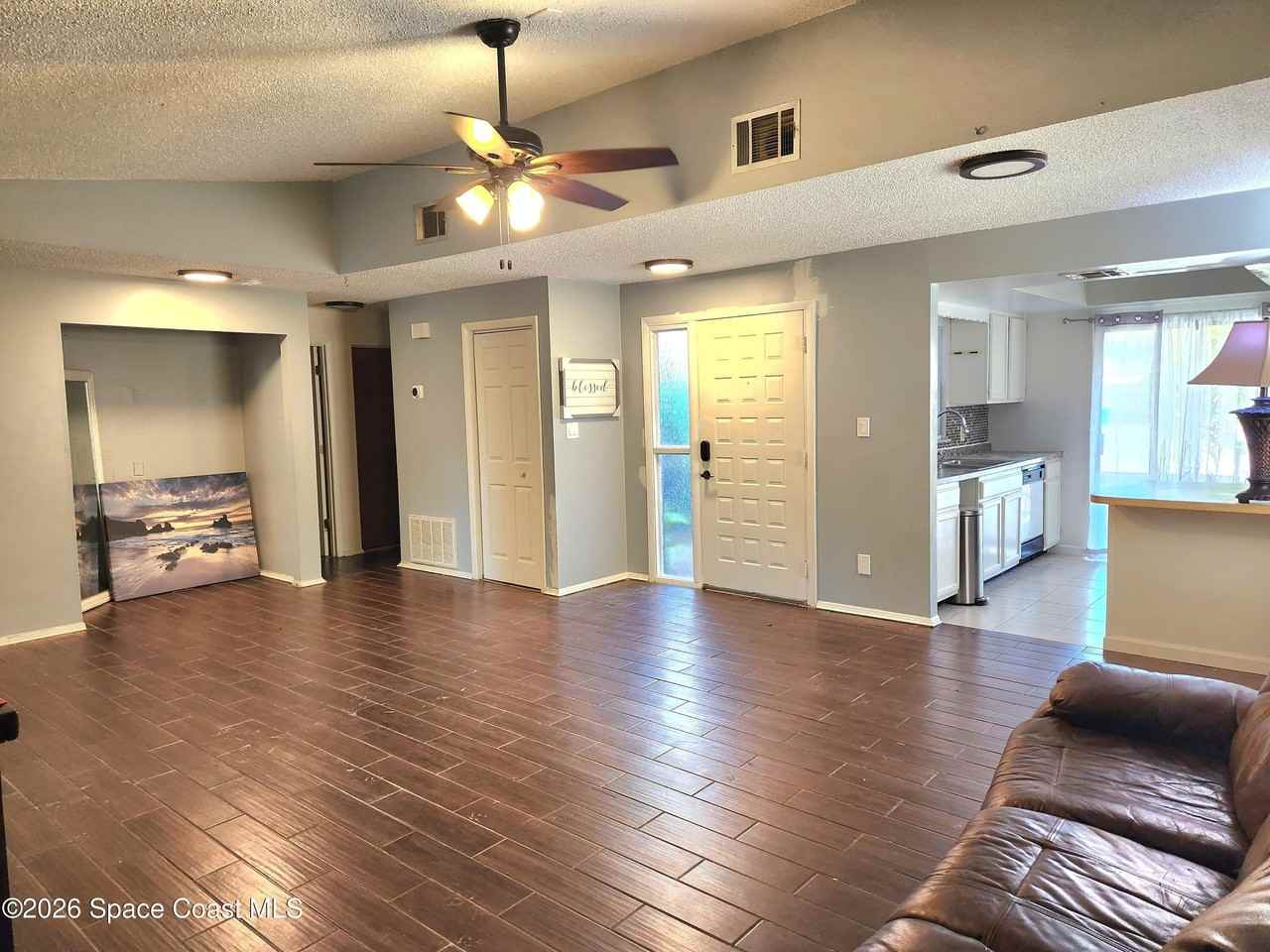 3456 Sparrow Ct - Photo 2 of 16