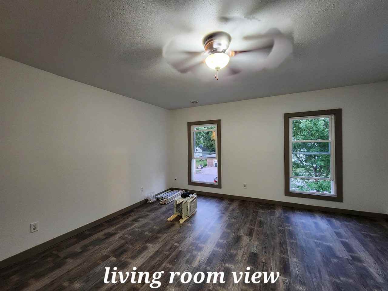 424 College St - Photo 4 of 15