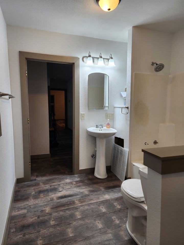 424 College St - Photo 6 of 15